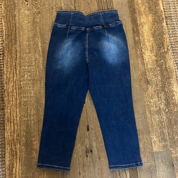 Risen High-Waist Cropped Elastic Banded Jeans - Picture 4 of 11